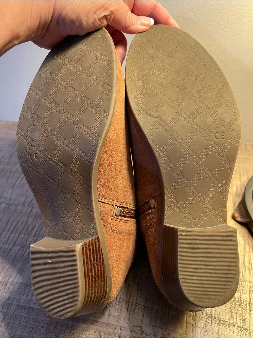 EUC- Vionic Vera Suede Ankle Booties in Toffee Brown with Inside Zip.Size 9.5